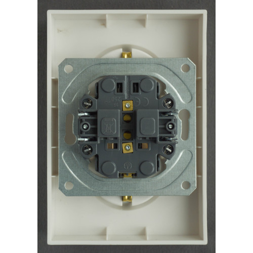 Ardero ER122-W розетка двойная с заземлением белый 16А Soft - фото 4 | СТС Ardero ER122-W розетка двойная с заземлением белый 16А Soft - фото 4