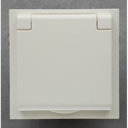 Ardero ER131-W розетка с заземлением, крышкой и шторками, механизм белый 16А Soft - фото 4