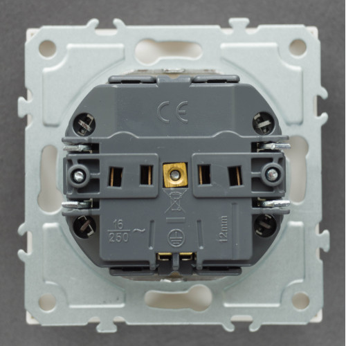 Ardero ER131-W розетка с заземлением, крышкой и шторками, механизм белый 16А Soft - фото 2