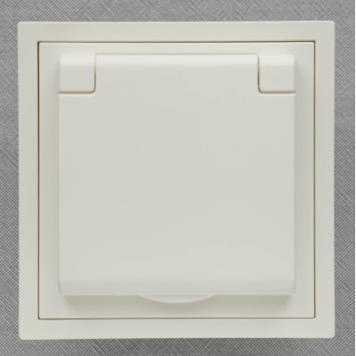 Ardero ER131-W розетка з заземленням, кришкою та шторками, механізм білий 16А Soft